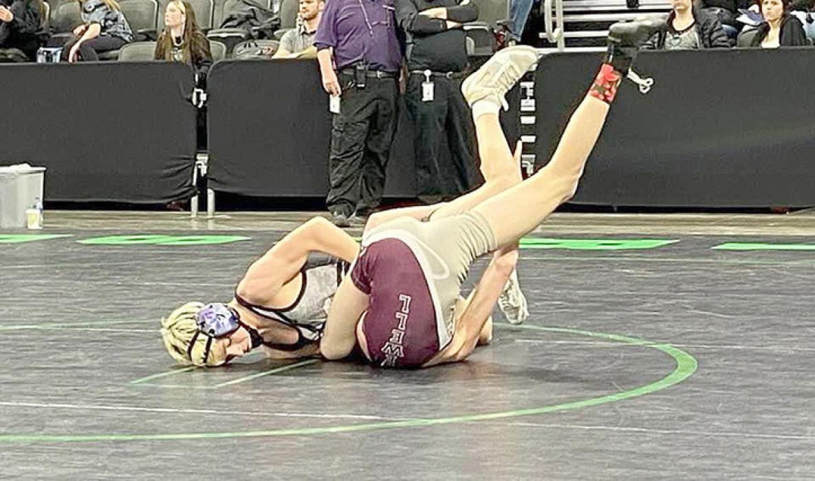 Judd Hansen pins Vanderboom of Newell in the first round of the tournament. (Photo by Teresa Webster)
